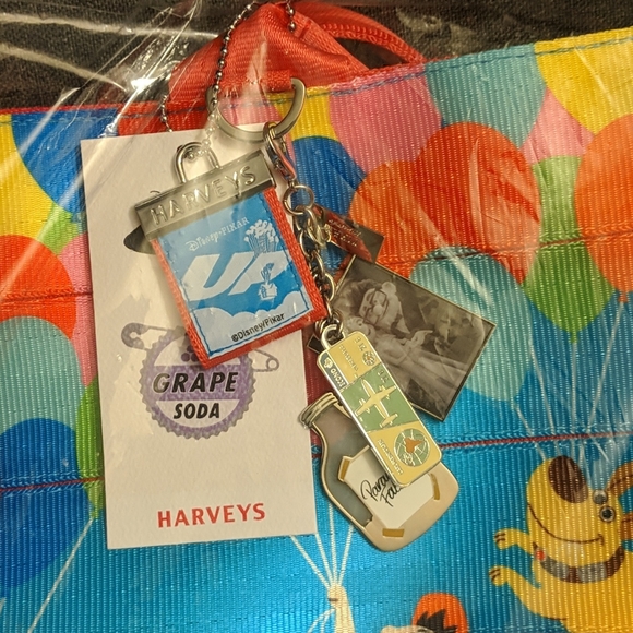 Harvey's Disney Pixar Wanderlust Up tote bag NWT - Picture 3 of 4